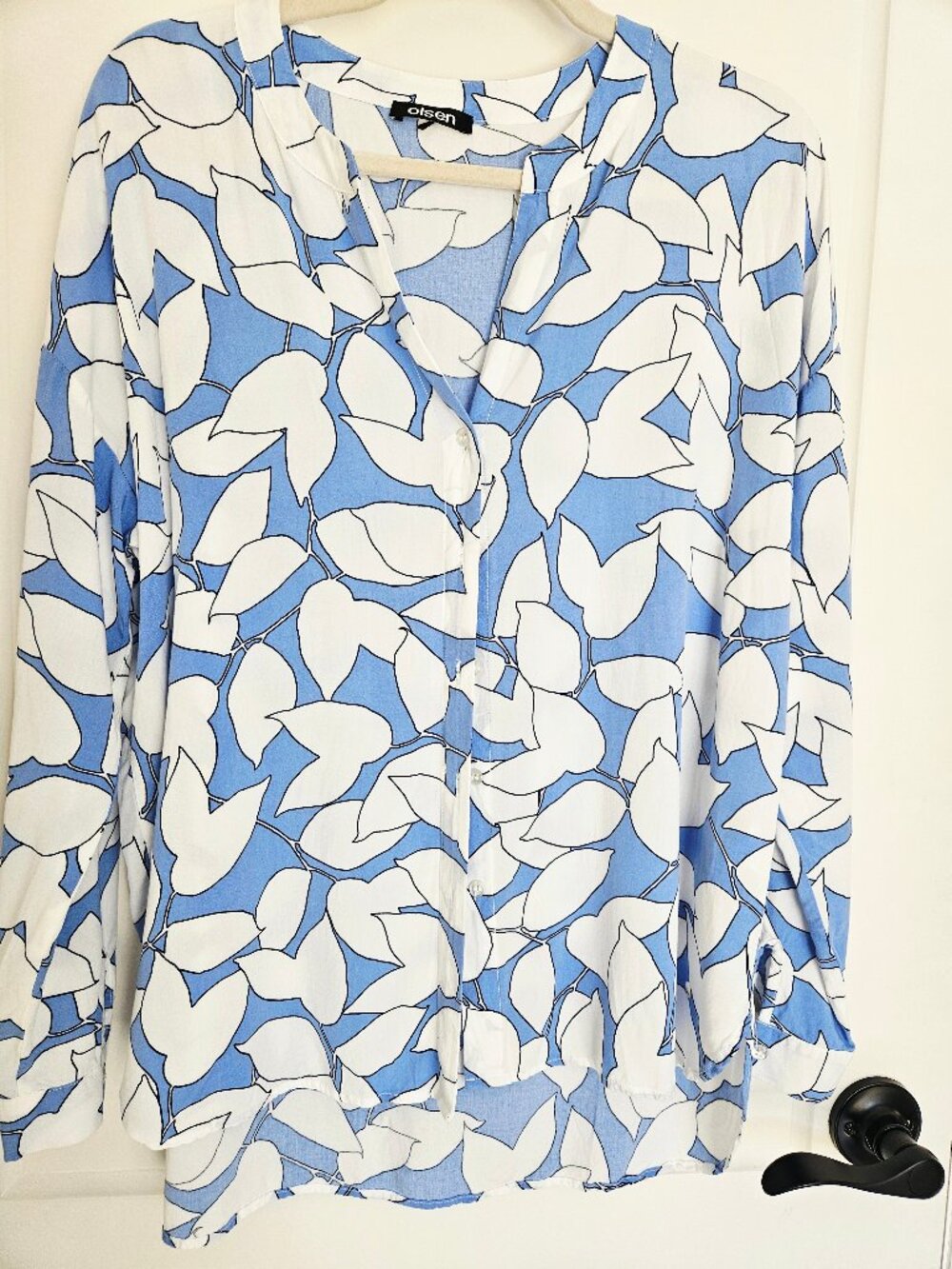 Olsen women's light weight blue blouse with white leaves 38